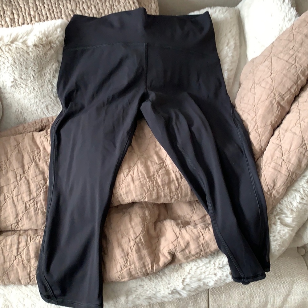 Lululemon mesh side Capri legging - sz 8